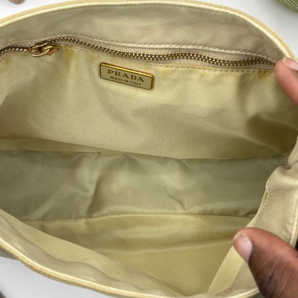 Beautiful Prada Tessuto Shoulder Bag with Gold Clasp - Picture 14 of 14